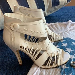 💓SALE💓White heeled sandals 👡